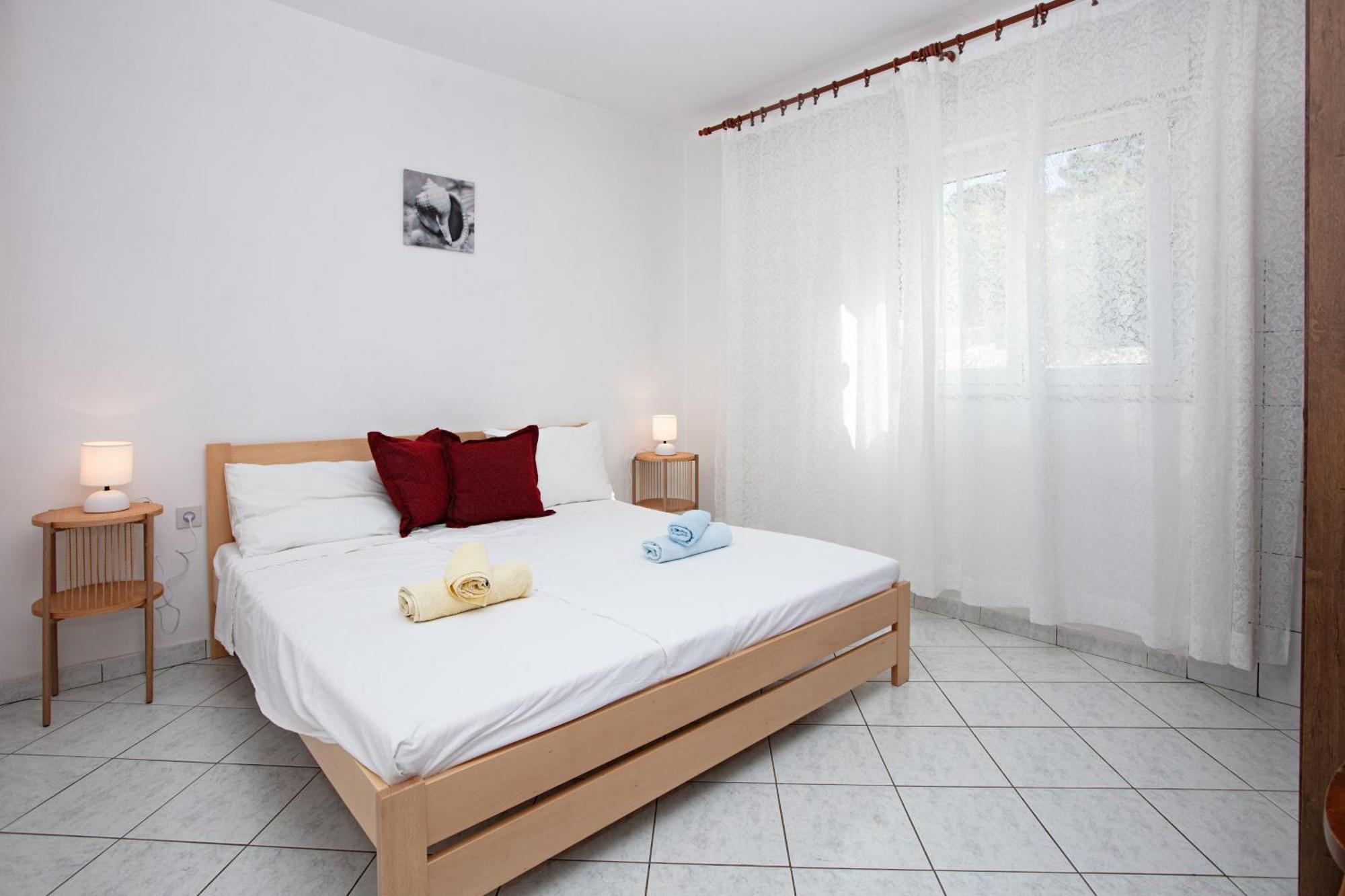 Apartment By The Sea Tisno, Murter - 4295 *